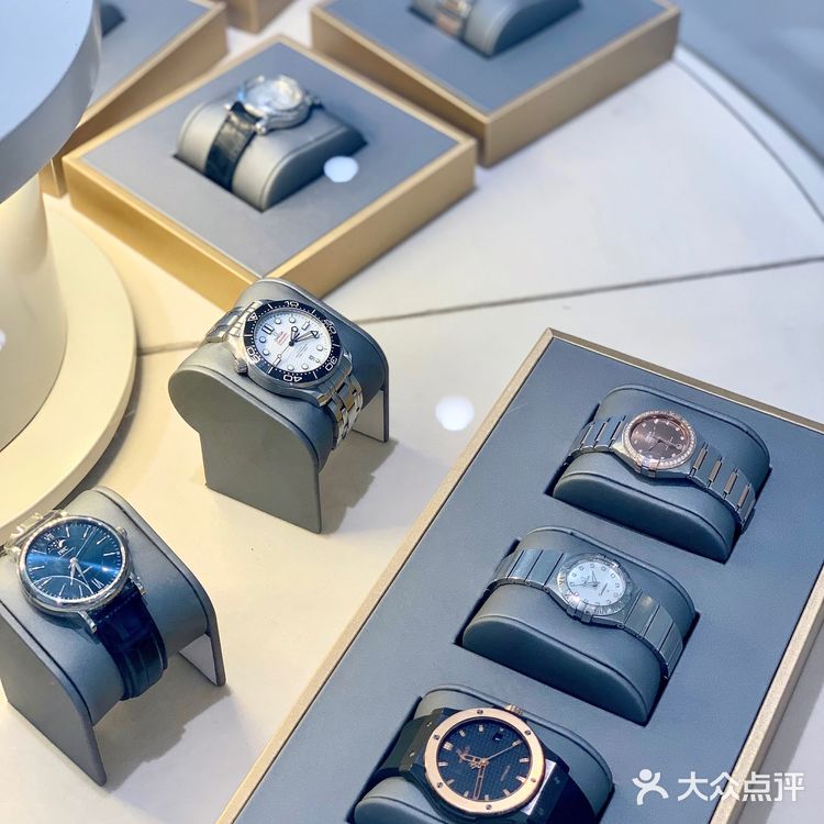 魔都奢品回收新标杆：不压价、实时行情大牌包表高价秒兑轻松实现